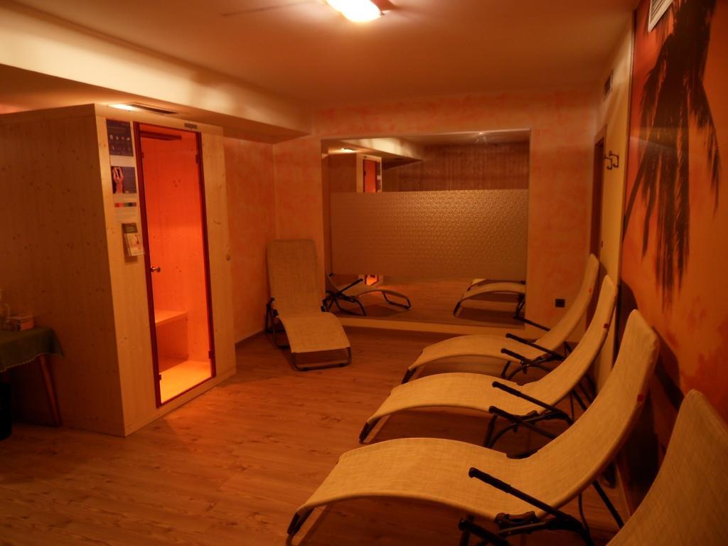 River Hotel Post Киенес Екстериор снимка