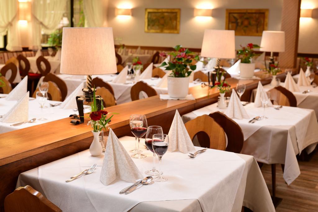 River Hotel Post Киенес Екстериор снимка